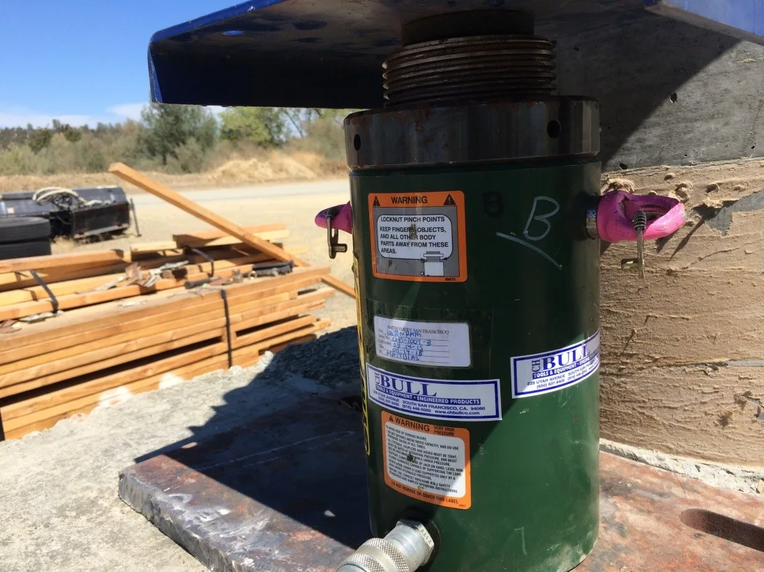 hydraulic jack for testing